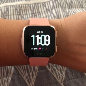 fitbit versa peach rose gold